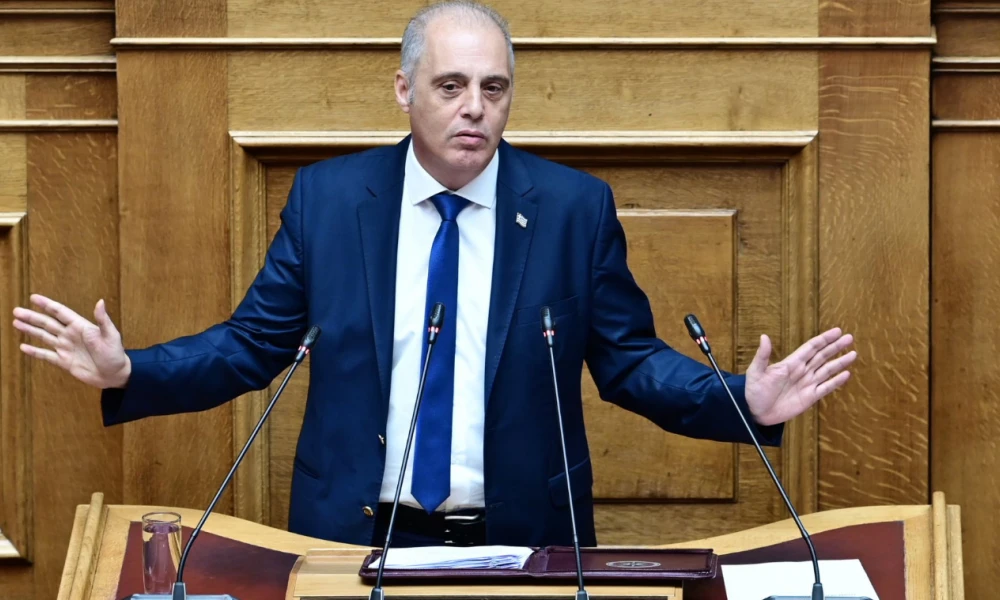 Χαμός με τον Βελόπουλο στη Βουλή: Μίλησε για αυτοδικία για τα Τέμπη και ζήτησε επαναφορά θανατικής ποινής